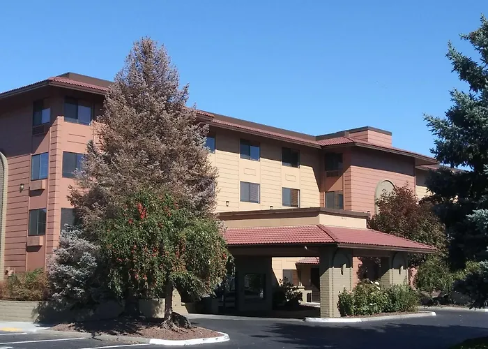 Baymont By Wyndham Yakima Riverfront