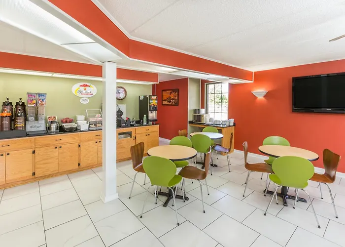 Super 8 By Wyndham Dothan