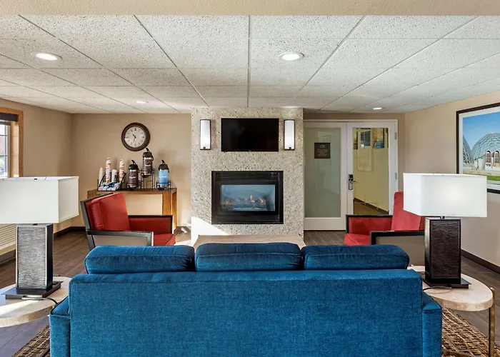 Comfort Inn & Suites Jackson - West Bend