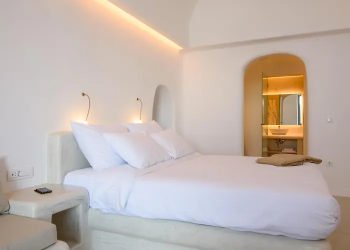 On The Cliff Hotel Fira 