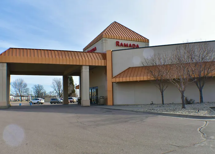 Ramada By Wyndham Sioux Falls Airport - Waterpark Resort & Event Center
