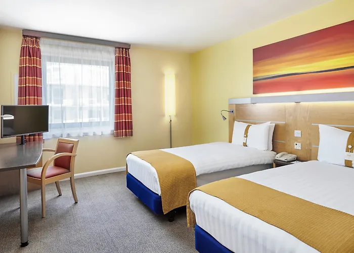 Holiday Inn Express London - Newbury Park, An Ihg Hotel