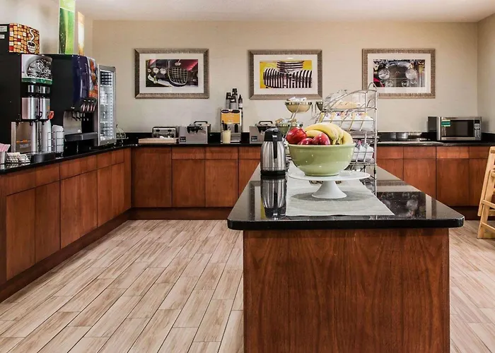 Quality Inn & Suites Warren - Detroit
