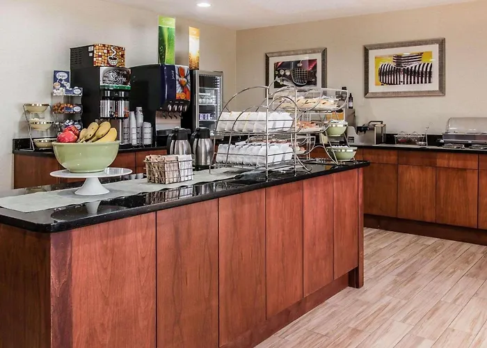 Quality Inn & Suites Warren - Detroit