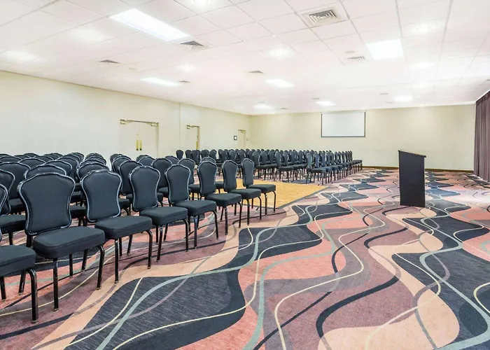 Howard Johnson By Wyndham Lakeland