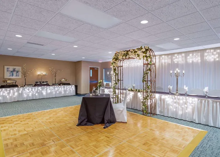 Baymont By Wyndham Des Moines Airport
