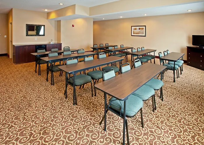 Holiday Inn Express Hotel & Suites Cincinnati-North/Sharonville