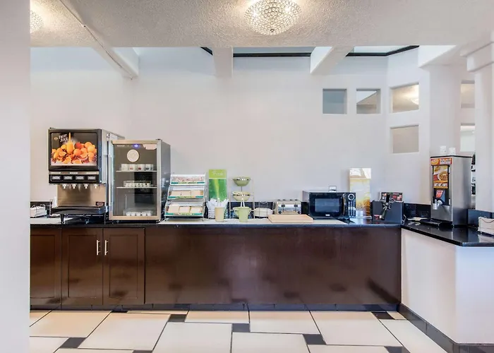 Quality Inn & Suites Albuquerque North Near Balloon Fiesta Park