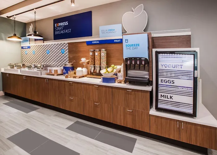 Holiday Inn Express & Suites Lincoln I - 80 By Ihg