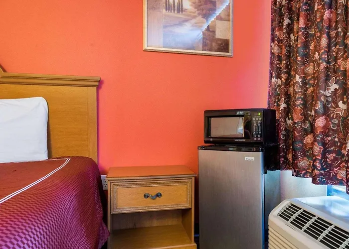 Rodeway Inn University
