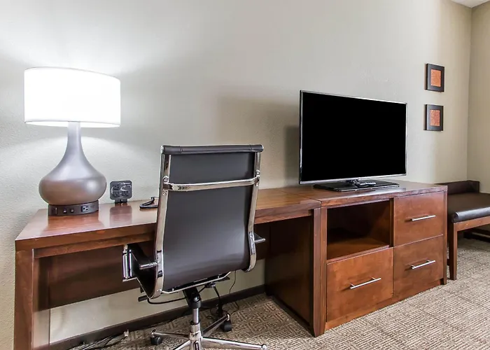 Comfort Suites West Omaha
