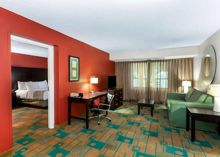 La Quinta By Wyndham Milwaukee Bayshore Area