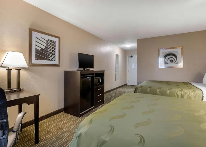 Quality Inn & Suites Des Moines - Merle Hay Road