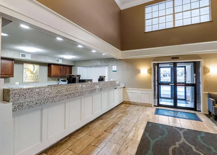 Quality Inn & Suites Des Moines - Merle Hay Road