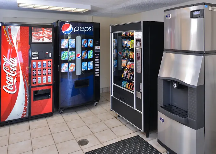 Super 8 By Wyndham Deerfield - Northbrook