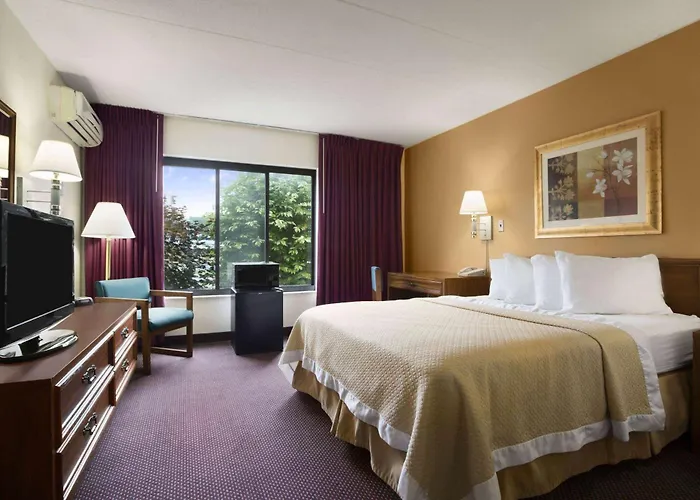 Ramada By Wyndham Pittsburgh/New Stanton
