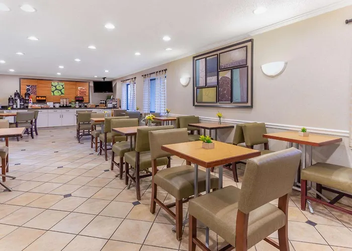 La Quinta By Wyndham Chicago Gurnee