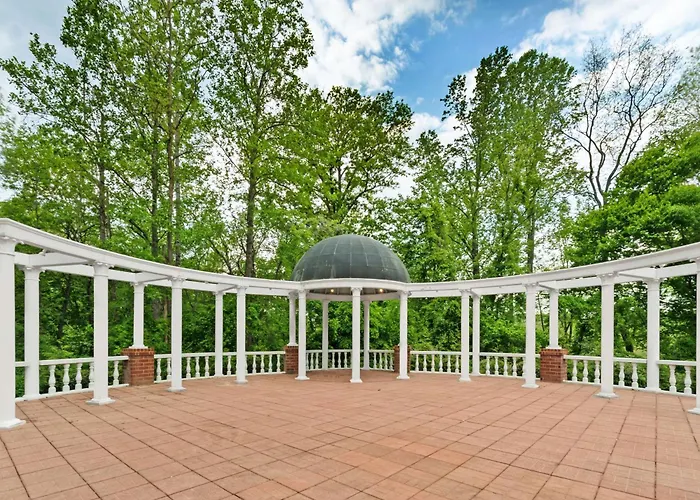 Doubletree By Hilton Charlottesville