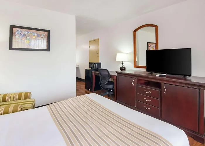 Econo Lodge Marion I-81