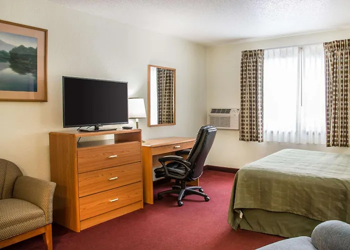 Hudson Inn & Suites