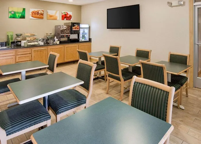 Quality Inn Near Northtown Mall & National Sports Center