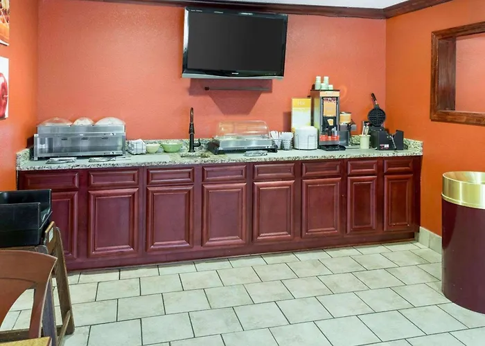 Quality Inn Lakeville North