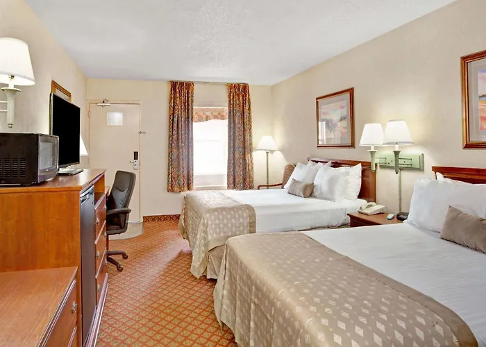 Ramada By Wyndham West Memphis