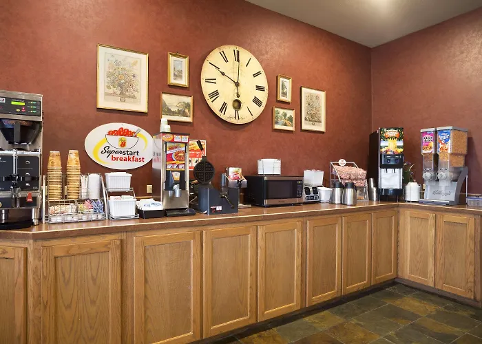 Super 8 By Wyndham Troy