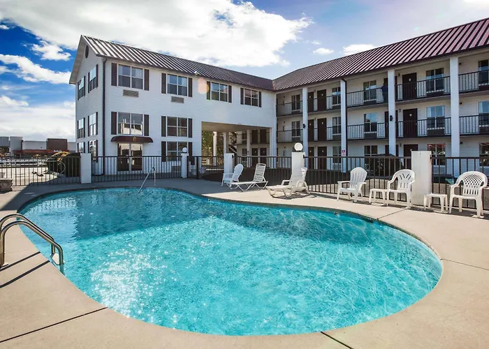 Super 8 By Wyndham Sevierville Riverside