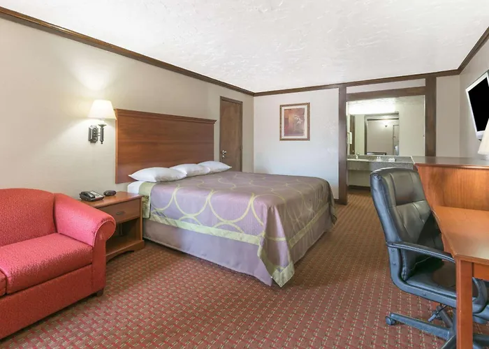 Super 8 By Wyndham Enid
