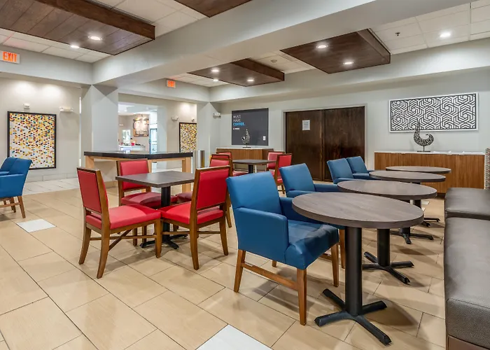 Holiday Inn Express & Suites Statesville