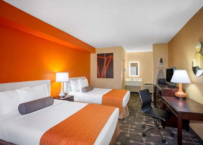 Howard Johnson By Wyndham College Park
