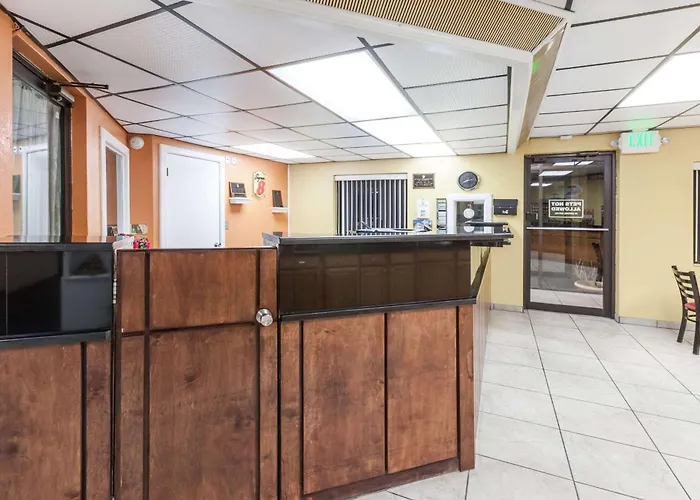 Super 8 By Wyndham Clinton Ok