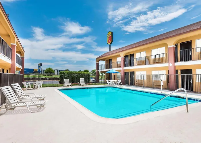 Super 8 By Wyndham Midwest City Ok