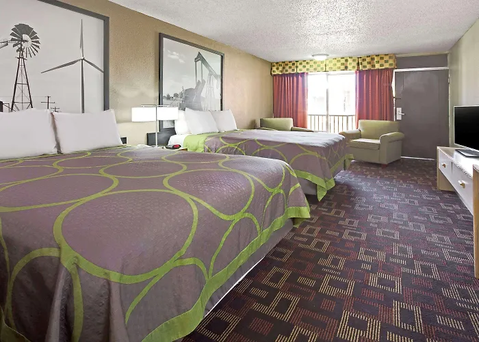 Super 8 By Wyndham Norman