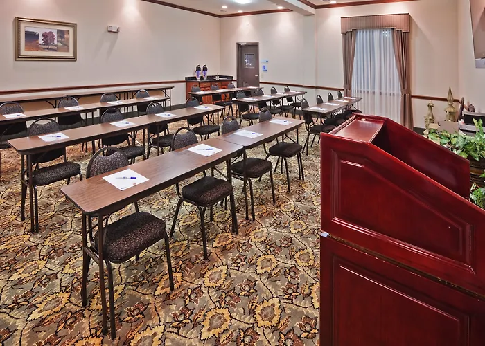 Holiday Inn Express Hotel & Suites Woodward Hwy 270 By Ihg