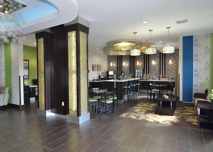Quality Inn & Suites Kenedy - Karnes City