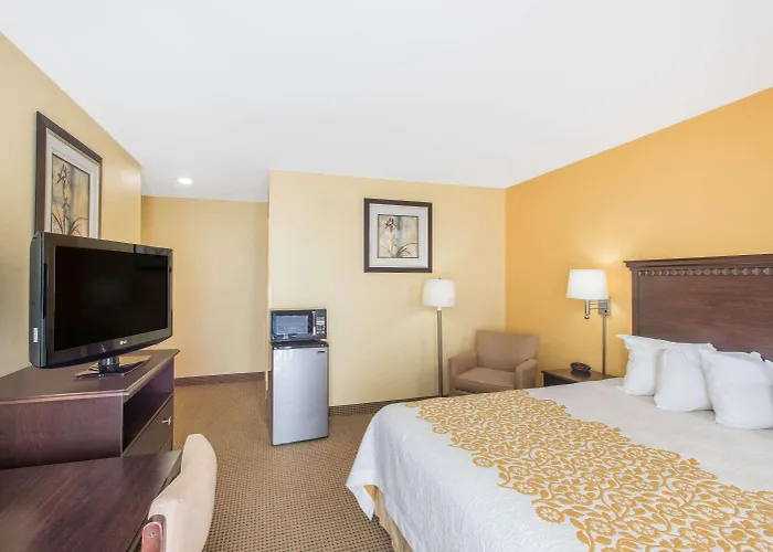 Days Inn By Wyndham Colchester Burlington