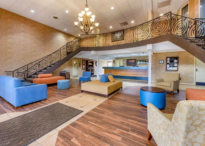 Econo Lodge Inn & Suites Triadelphia - Wheeling
