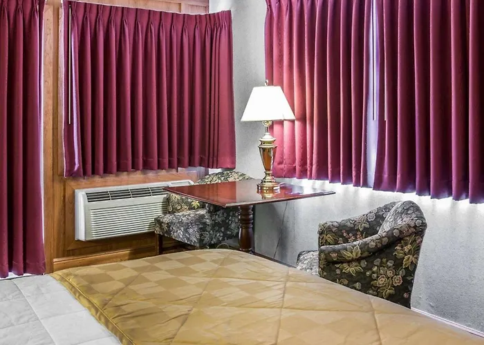 Clarion Hotel Mackinaw City Beachfront
