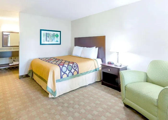 Super 8 By Wyndham White River Junction