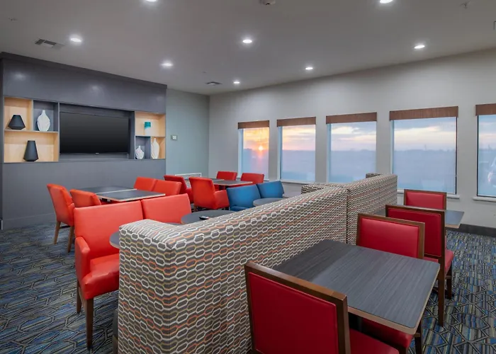 Holiday Inn Express & Suites N Waco Area - West By Ihg