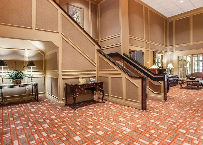 Clarion Hotel Palmer Inn