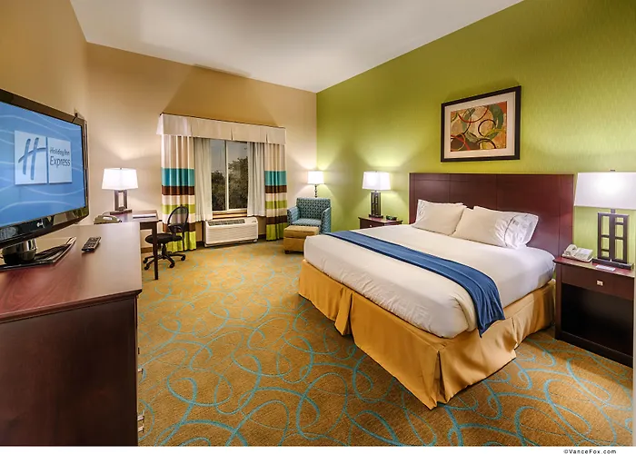 Holiday Inn Express & Suites / Red Bluff - South Redding Area, An Ihg Hotel