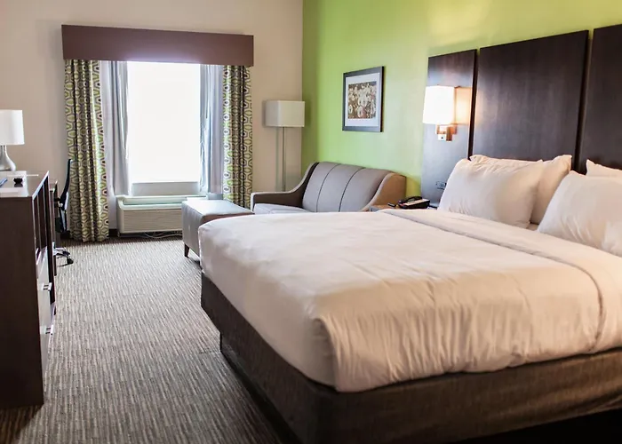 Holiday Inn Express & Suites