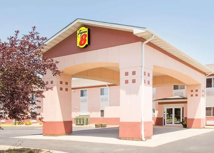 Super 8 By Wyndham Iola Ks