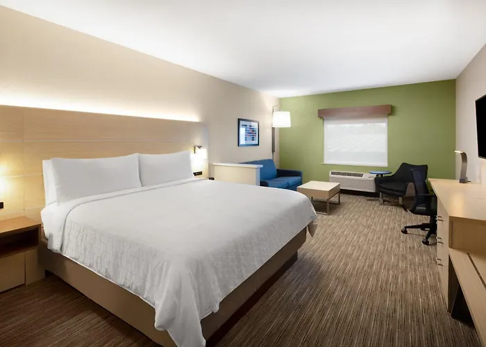 Holiday Inn Express & Suites Ft Myers Beach-Sanibel Gateway By Ihg