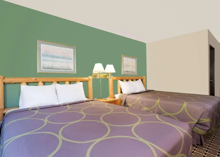 Super 8 By Wyndham Cloquet