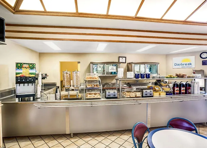 Days Inn & Suites By Wyndham Fullerton