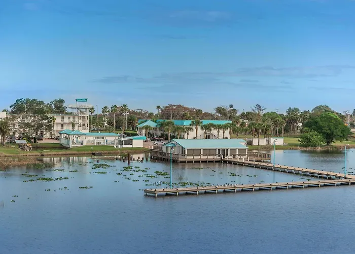 Lakeshore Resort And Marina